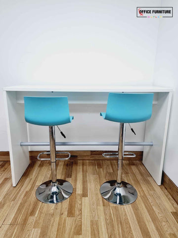 Breakfast Bar Table with Turquoise Stools