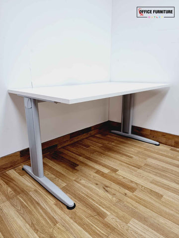 Straight White Office Desk Steelcase / Narbutas (140cm x 80cm)