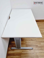 Straight White Office Desk Steelcase / Narbutas (140cm x 80cm)