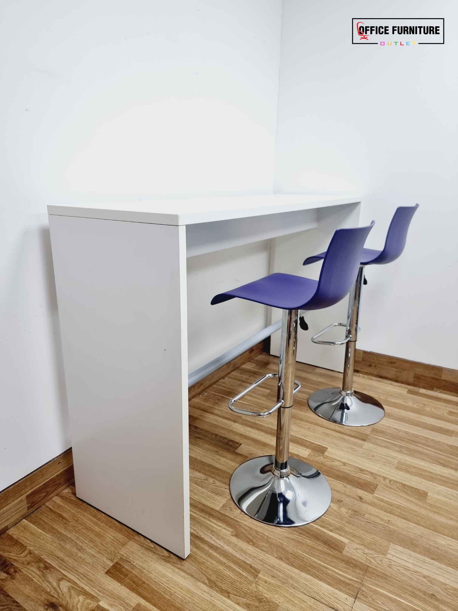 Breakfast Bar Table with Purple Stools