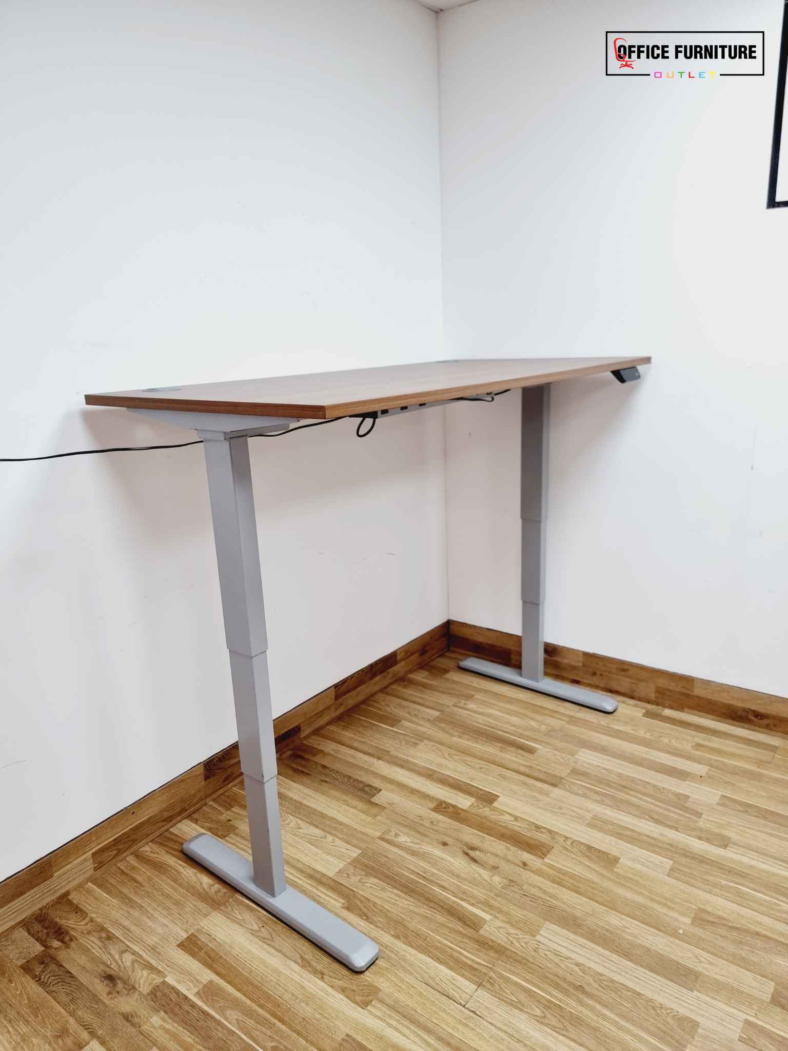 Electric Height Adjustable Walnut Desk (160cm X 80cm)